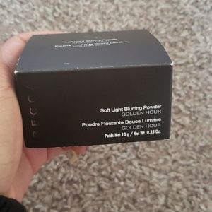 Becca Soft Light Blurring Powder